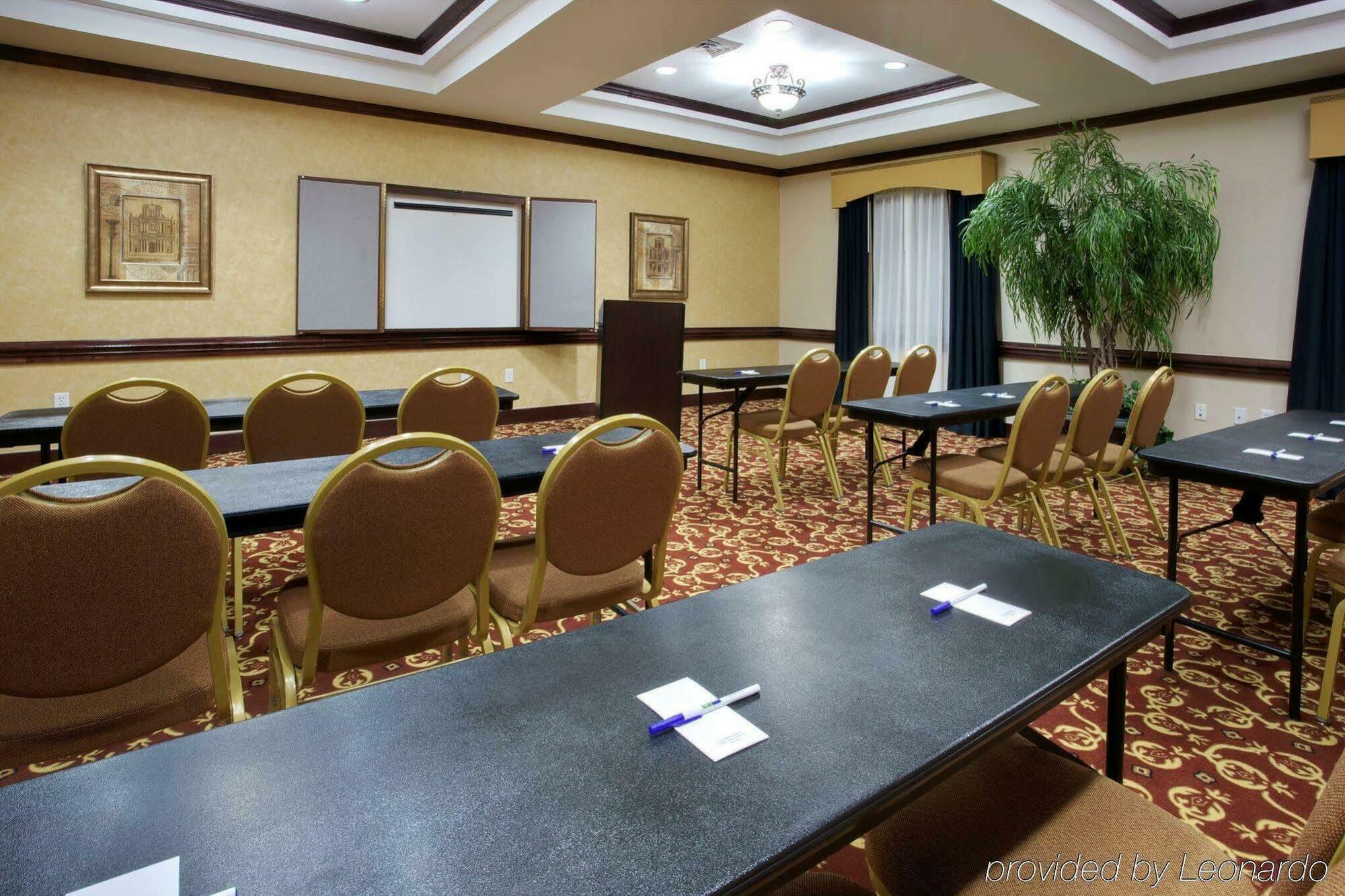 Holiday Inn Express & Suites Wharton By Ihg מתקנים תמונה